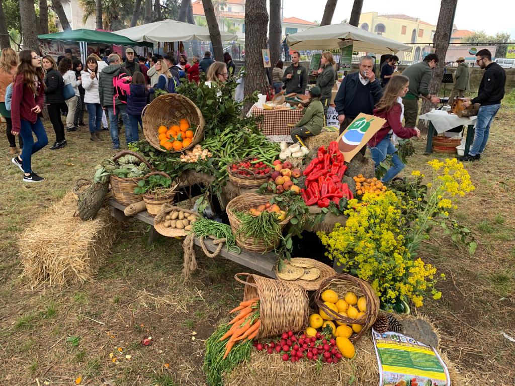Piedimonte-Etneo-Local-Market-of-Frutti-per-la-Biosfera