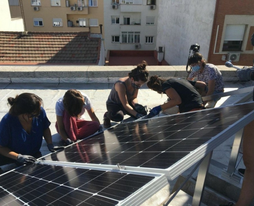 Setting up a photovoltaic system on a roof