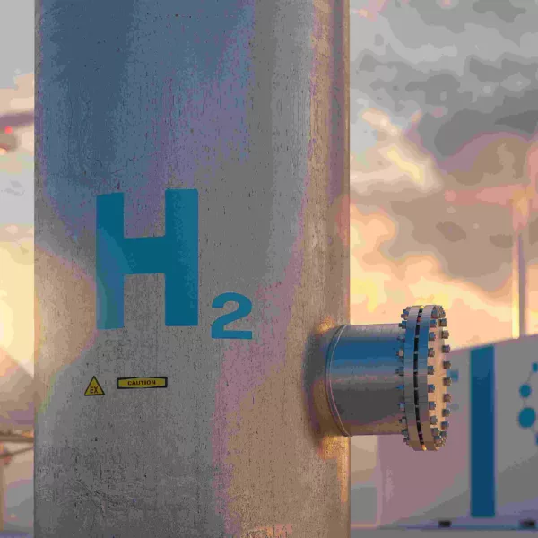 Hydrogen,Energy,Storage,Gas,Tank,With,Solar,Panels,,Wind,Turbine